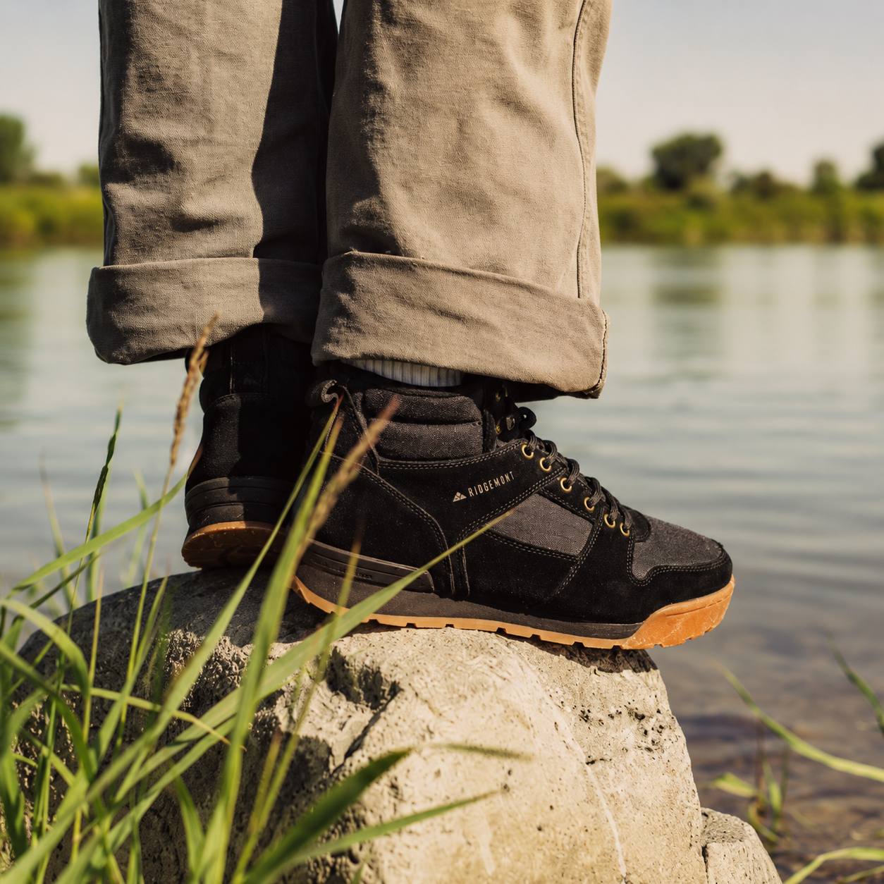 Fisherman wears Ridgemont Monty boot in Black Gum standing on rock next to Snake River